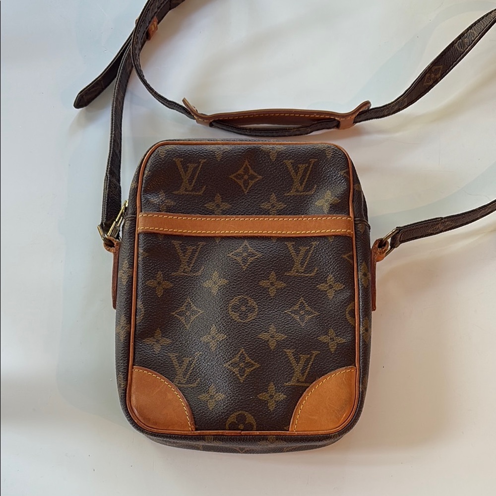 Authentic Vintage Louis Vuitton Brown Messenger Bag with Monogram Canvas
